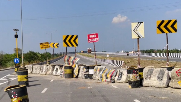One Lane Closed on Chennai Mumbai National Highway Traffic Comes to a Standstill in Walajapet