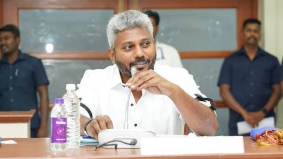 தமிழக பட்ஜெட்டில் ஊழல் பட்டியலை தாக்கல் செய்யும் நிதி அமைச்சர்
