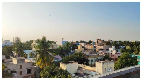Police seized bundles of black money after entering a house in Ramapuram Chennai Police seized bundles of black money after entering a house in Ramapuram Chennai