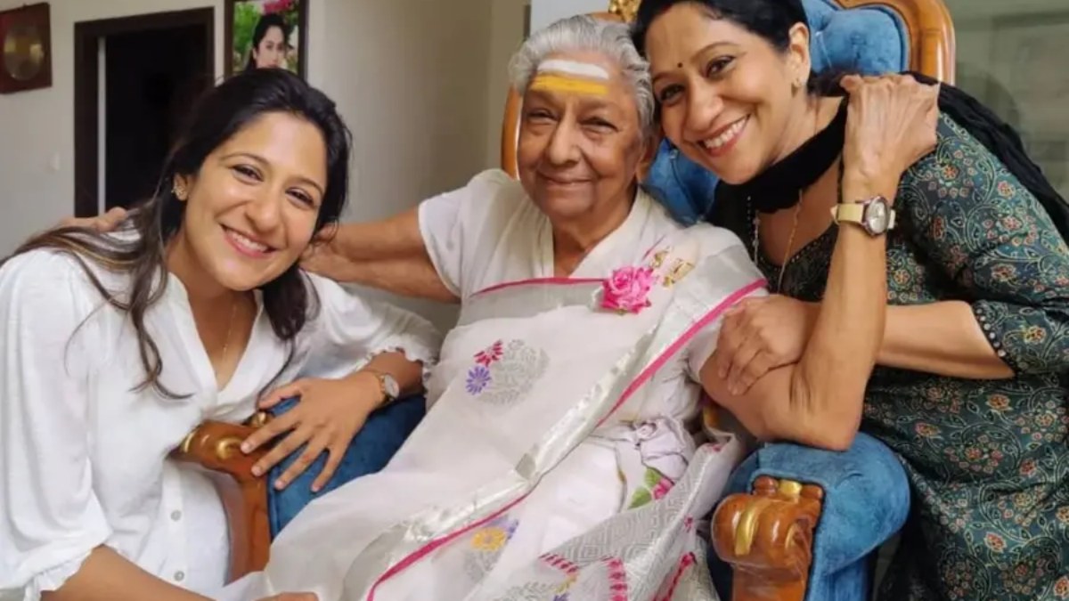 என் மகனுக்காக அன்று பாடினார், இன்று நீங்காத நித்திரைக்கு.. S.ஜானகி மறைவால் இதயம் உடைந்த டி.ராஜேந்தர்