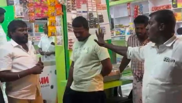argument-between-tvk-district-joint-secretary-anand-and-union-secretary-vijayaraj-near-thiruchendur argument-between-tvk-district-joint-secretary-anand-and-union-secretary-vijayaraj-near-thiruchendur