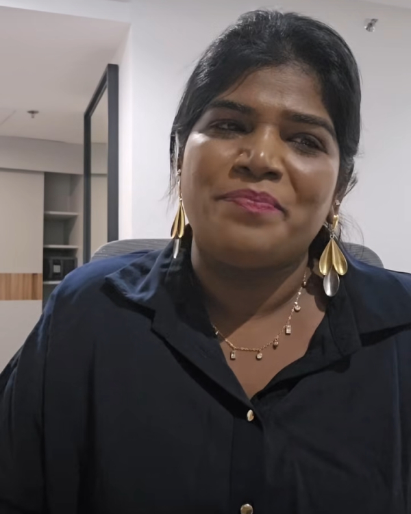 Aranthangi Nisha Vijay TV Tamil actress Tamil television Saudi Arabia Indians working abroad migrant workers overseas workers men s struggles family sacrifice expatriate workers Gulf workers emotional video viral video family support financial struggles Tamil entertainment news