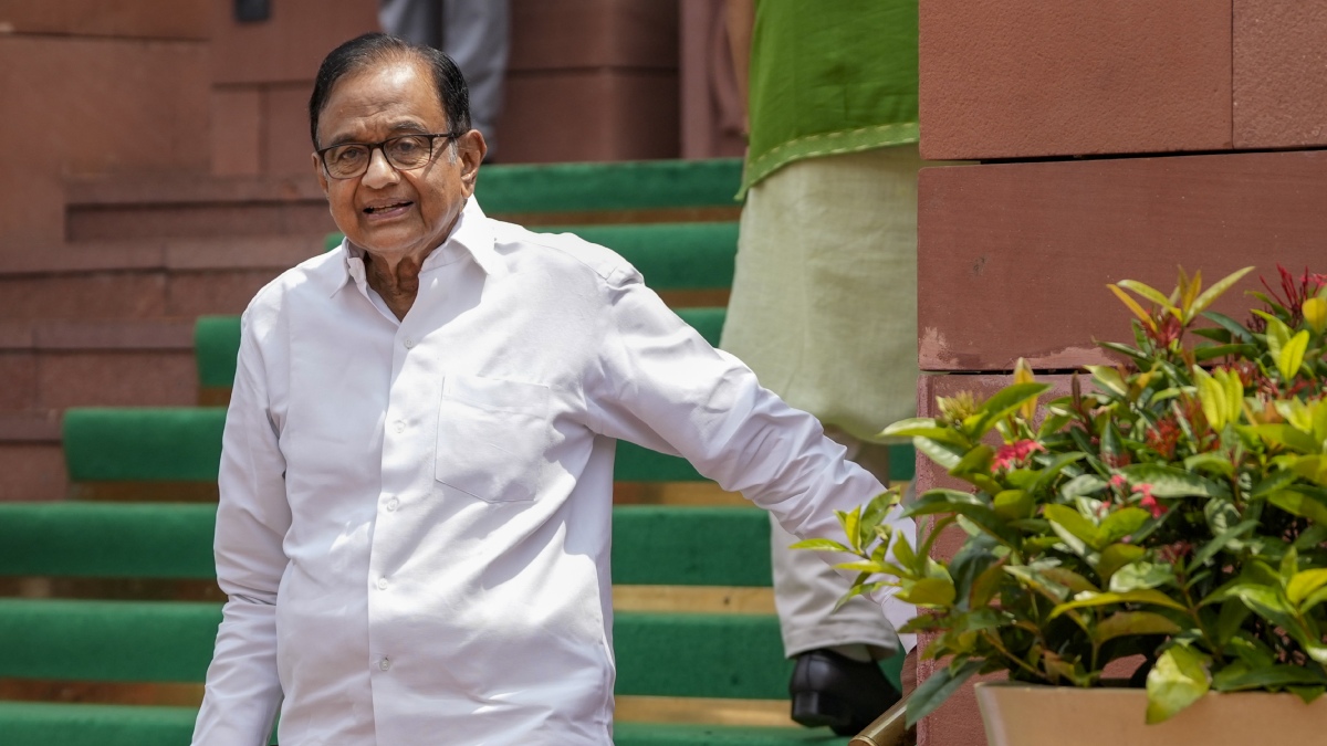 அறிவுஜீவி நக்சல் விவகாரம்: சிதம்பரம்-ரிஜிஜு இடையே வார்த்தை போர்