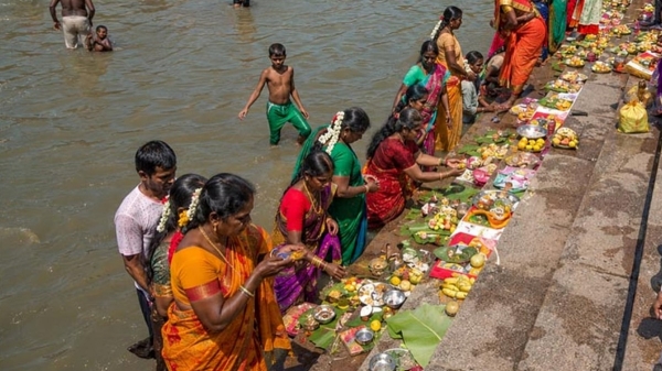 Aadi perukku vazhipadu thaali saradu matra nalla neram Aadi Perukku Aadi perukku vazhipadu thaali saradu matra nalla neram Aadi Perukku