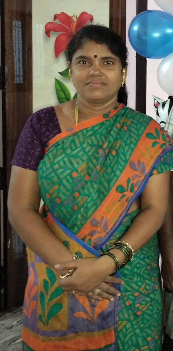 Wife hacks husband to death near Vaniyambadi and surrenders to police Wife hacks husband to death near Vaniyambadi and surrenders to police