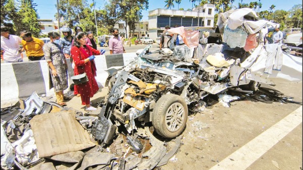 Kerala car crash Dindigul students travel in a new car at 120 km h Where is the lorry driver