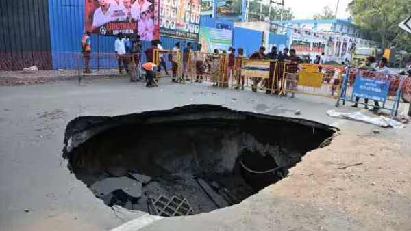 Massive Sinkhole Suddenly Opens on Perambur Road in CM Vijay s Constituency Motorists Alarmed