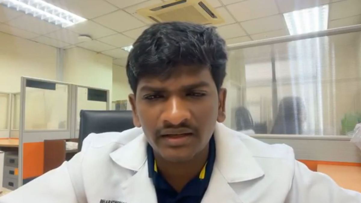 என்னை ரோஹித் வெமுலா ஆக்கிடாதீங்க.. மலேசியாவில் கலங்கிய தமிழக மாணவர் பாரதிதாசன்.. கண்ணீர் வீடியோ!
