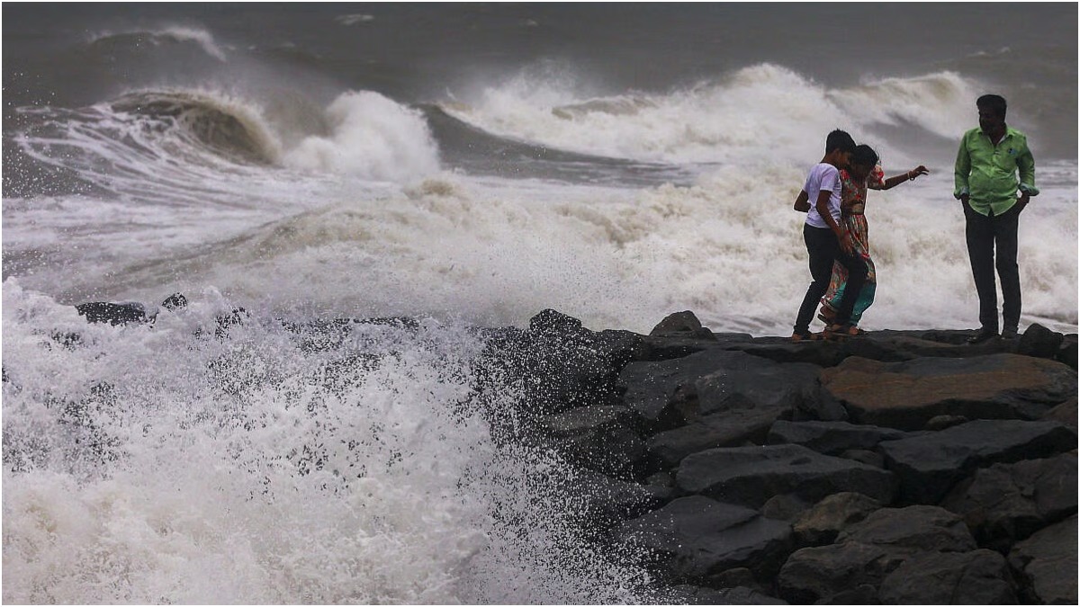 வங்கக்கடலில் மூன்று புயல்கள் உருவாகும் அபாயம்: வெதர்மேன் கணிப்பு