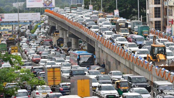 bengaluru-hosur-road-faces-traffic-due-to-ongoing-roadworks-and-rain