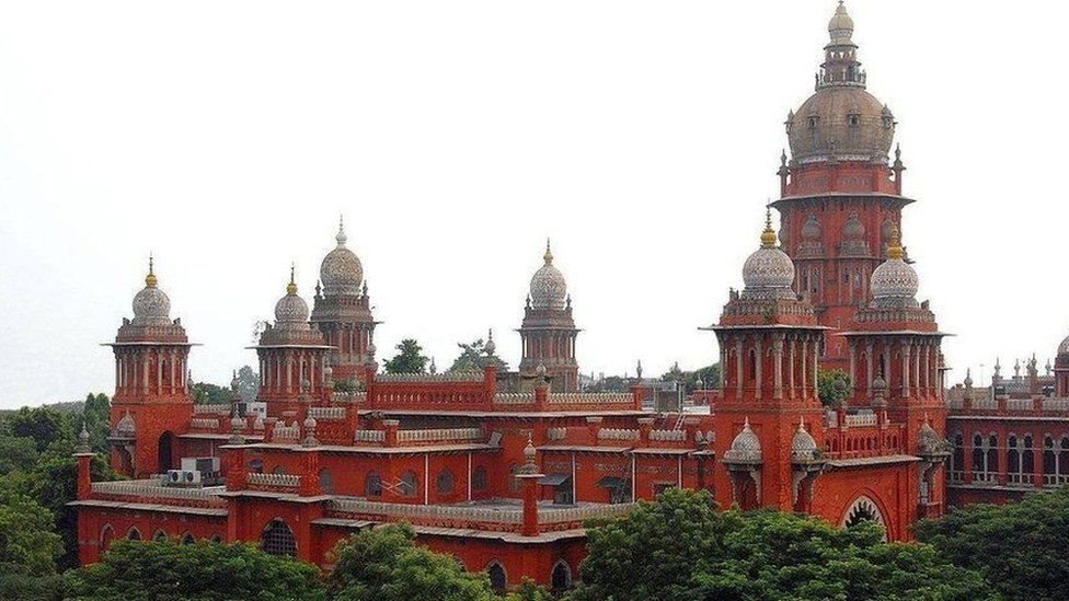 மிரட்டல்கள் வருகின்றன 