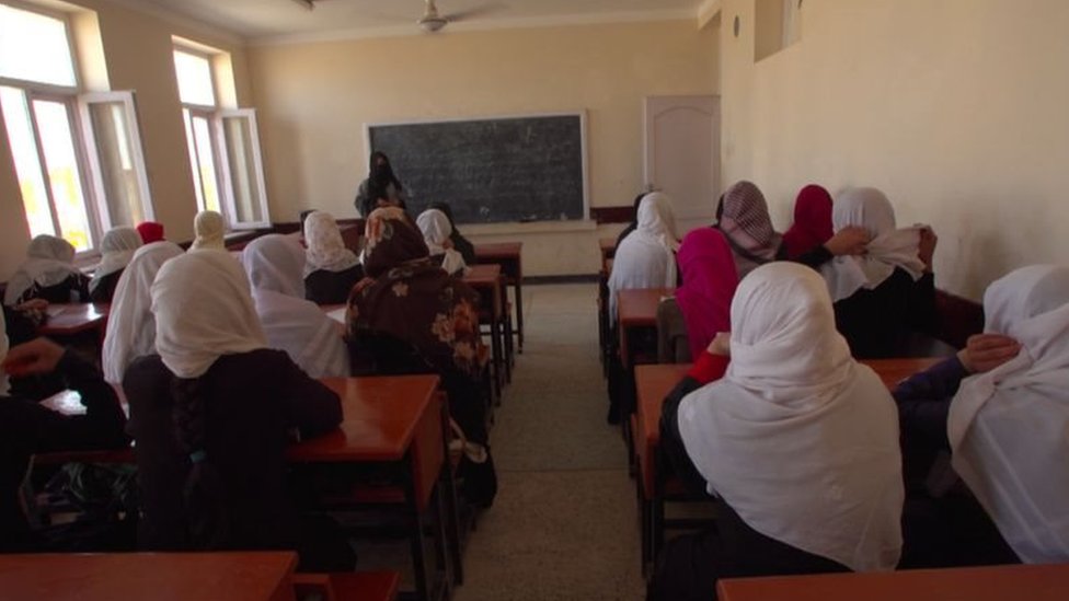 வெளிநாடுகளுக்கு தப்பும் ஆப்கானியர்கள் 