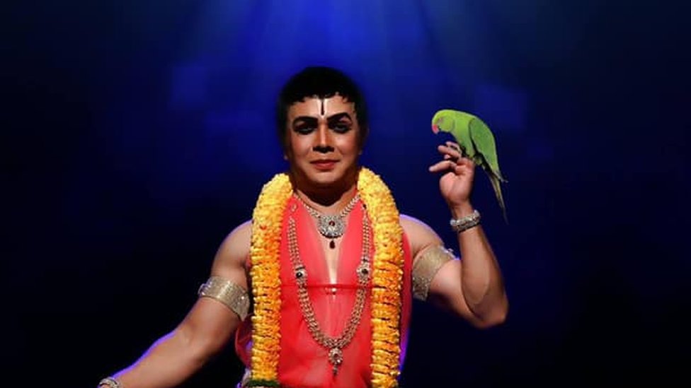 அவமானங்களுக்கிடையே துரத்தப்பட்டேன்