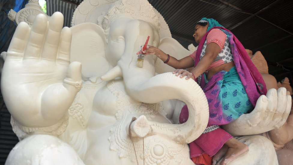 குடும்ப ஒற்றுமை தரும் மகிழ மரத்தடி பிள்ளையார் 