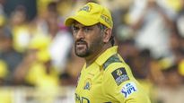 సీఎస్కే ఫ్యాన్స్‌కు బిగ్ షాక్.. ధోనీకి ఏమైంది? (వీడియో) 