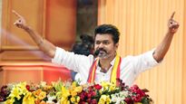 విజయ్ సంచలన నిర్ణయం.. తన కారు డ్రైవర్ కుమారుడికి ఎమ్మెల్యే టికెట్ !!