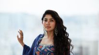 కంటతడి పెట్టిన స్టార్ హీరో - ఓదార్చిన సాయిపల్లవి (వీడియో)..!!