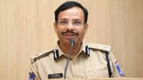 బైక్ పై ప్రయాణం.. 4 ఏళ్ల పిల్లలకూ తప్పనిసరిగా హెల్మెట్: సీపీ సజ్జనార్ వార్నింగ్ 
