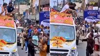 అయ్యో.. విజయ్ ఎలక్షన్ ర్యాలీలో అపశ్రుతి..