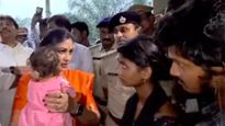 జ్ఞానేశ్వరి మిస్సింగ్ కేసు : చిన్నారి కుటుంబ సభ్యులకు మంత్రి అనిత పరామర్శ !!