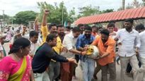భద్రకాళి సాక్షిగా కాంగ్రెస్ బీఆర్ఎస్ తడిబట్టలతో ప్రమాణాల రభస.. బీజేపీ పసుపునీళ్ళ శుద్ధి