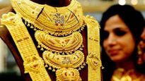 పాతాళానికి పడుతున్న బంగారం: వరుస నష్టాలతో కుదేల్