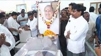 ప్రభుత్వ అధికారిక లాంఛనాలపై ముద్రగడ కుటుంబం అనూహ్య నిర్ణయం..!!