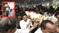 అత్యుత్సాహం- కిందపడ్డ వైఎస్ జగన్: కిర్లంపూడిలో ముద్రగడ పాడె మోసిన జగన్, ఇతర నేతలు