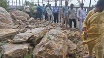 విజయవాడ దుర్గ గుడి ఘాట్ రోడ్ లో తప్పిన ప్రమాదం