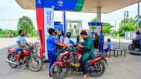పెట్రోల్ కావాలంటే ఇక 'ఓన్లీ క్యాష్'- బంకుల్లో యూపీఐ పేమెంట్స్ బంద్..!!