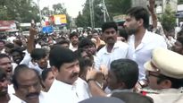 శాప్ కార్యాలయంలో  స్పోర్ట్స్ కోటా టీచర్లపై  వైసీపీ దాడి..!!