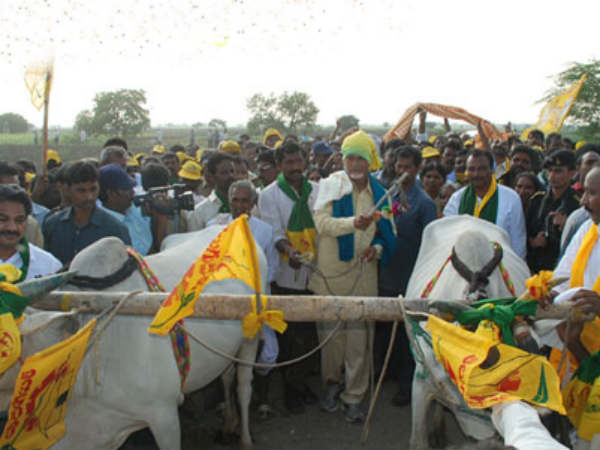  బాబు: వేషాలు మార్చెను, ప్రజలతో కలిసేన్