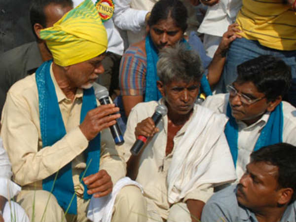 బాబు: వేషాలు మార్చెను, ప్రజలతో కలిసేన్