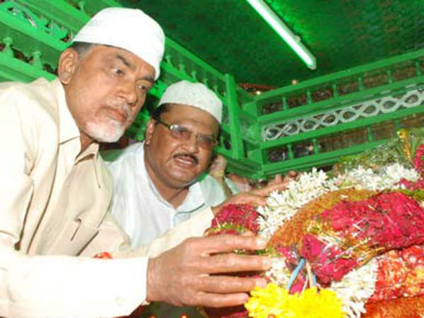 బాబు: వేషాలు మార్చెను, ప్రజలతో కలిసేన్