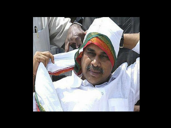 తండ్రి హావభావాలు