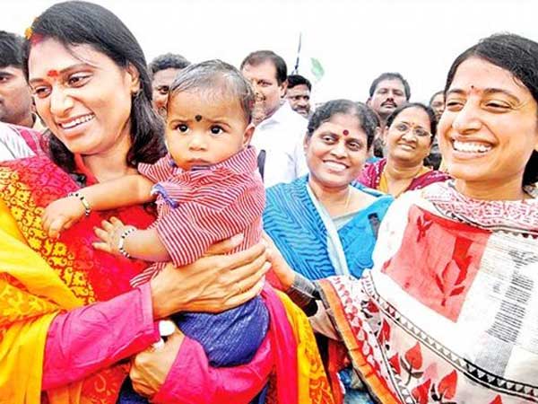 షర్మిల పాదయాత్ర: వైయస్ స్టయిల్లోనా..