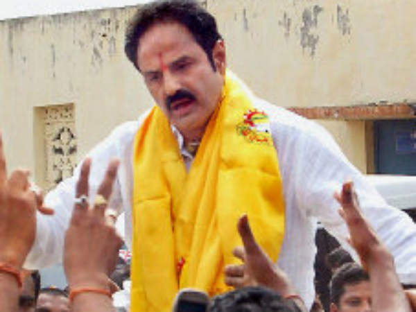  హీరోలు, నేతలకు 'తెలంగాణ' దెబ్బ