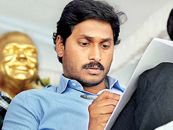 జగన్ బ్యాలెన్స్ చేస్తారా, పట్టుతప్పుతారా?