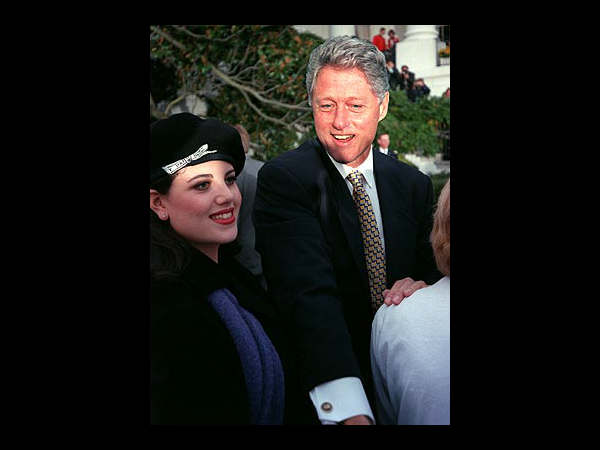 పాలి'ట్రిక్': మనం ఇలా అమెరికా అలా