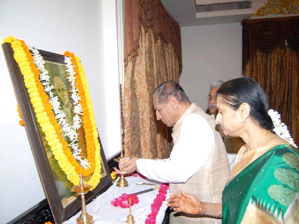 చాచా నెహ్రూ జయంతి: పిల్లలతో పెద్దలు