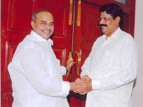 ఒక్కడినే: కిరణ్ మొండిగా వెళ్తున్నారా?