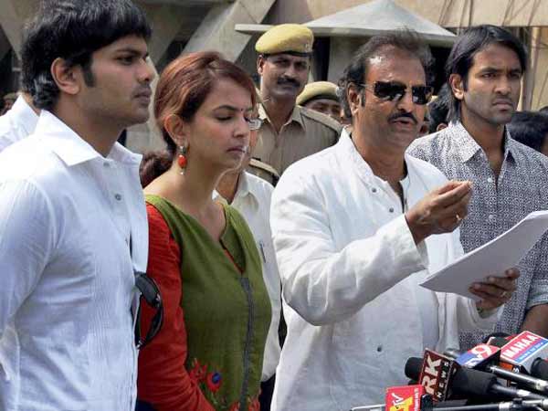 జగన్ కోసం ఆ మూడు: 'ఫిలిమ్' సపోర్ట్!