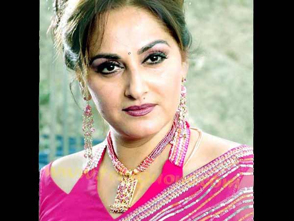 జగన్ కోసం ఆ మూడు: 'ఫిలిమ్' సపోర్ట్!