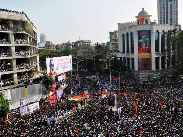 బాల్ థాకరే అంతిమ యాత్ర