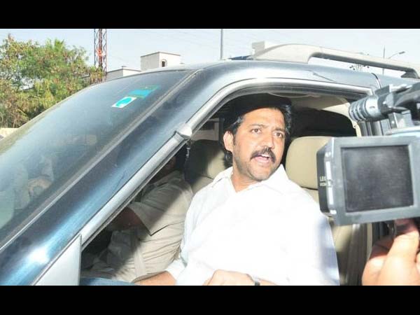 విభజించి పాలించు: బాబుతో జగన్ గేమ్