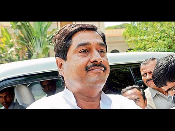 విభజించి పాలించు: బాబుతో జగన్ గేమ్