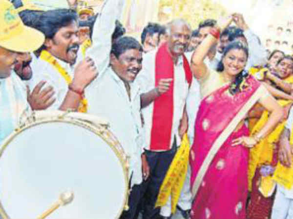 జగన్‌కు రోజా దూరం: ఎక్కడా ఇమడలేరా?