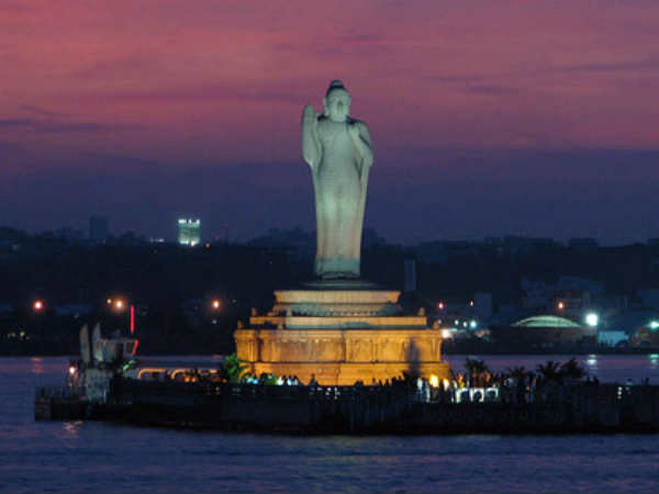 మోహన్‌‍బాబు ఫ్యామిలీకి జగన్ టిక్కెట్: ఓ హీరోకూ?