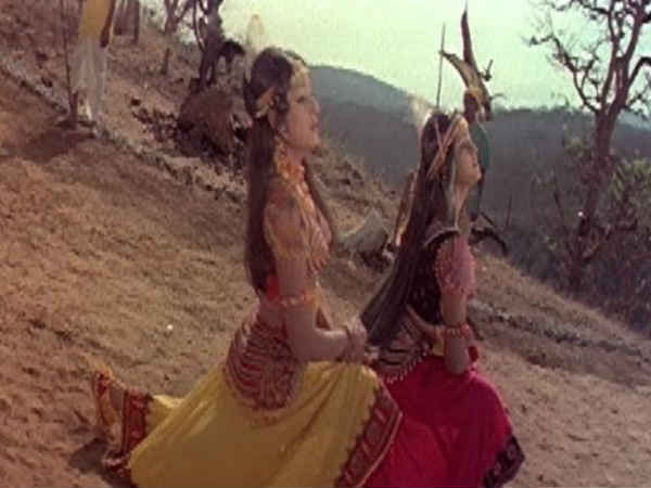 చిత్రాల్లో 'జయ'హో: రాజకీయాల్లో... 