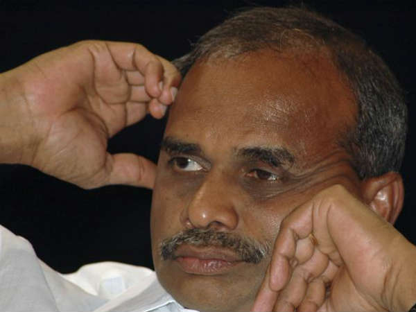 ప్లకార్డ్: జగన్ ఫ్యామిలీకి 'తెలంగాణ' దెబ్బ, వీరికీ